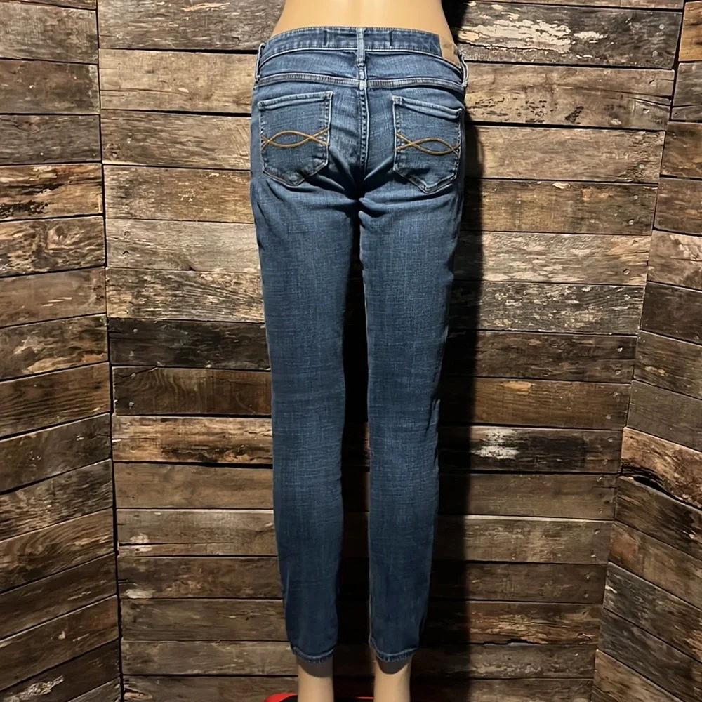 ✔️💰BOGO FREE Abercrombie & Fitch Ladies’ Jeans - Picture 3 of 7